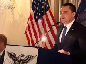 Tomás Zambrano recibe premio internacional por defensa de la democracia en Nueva York